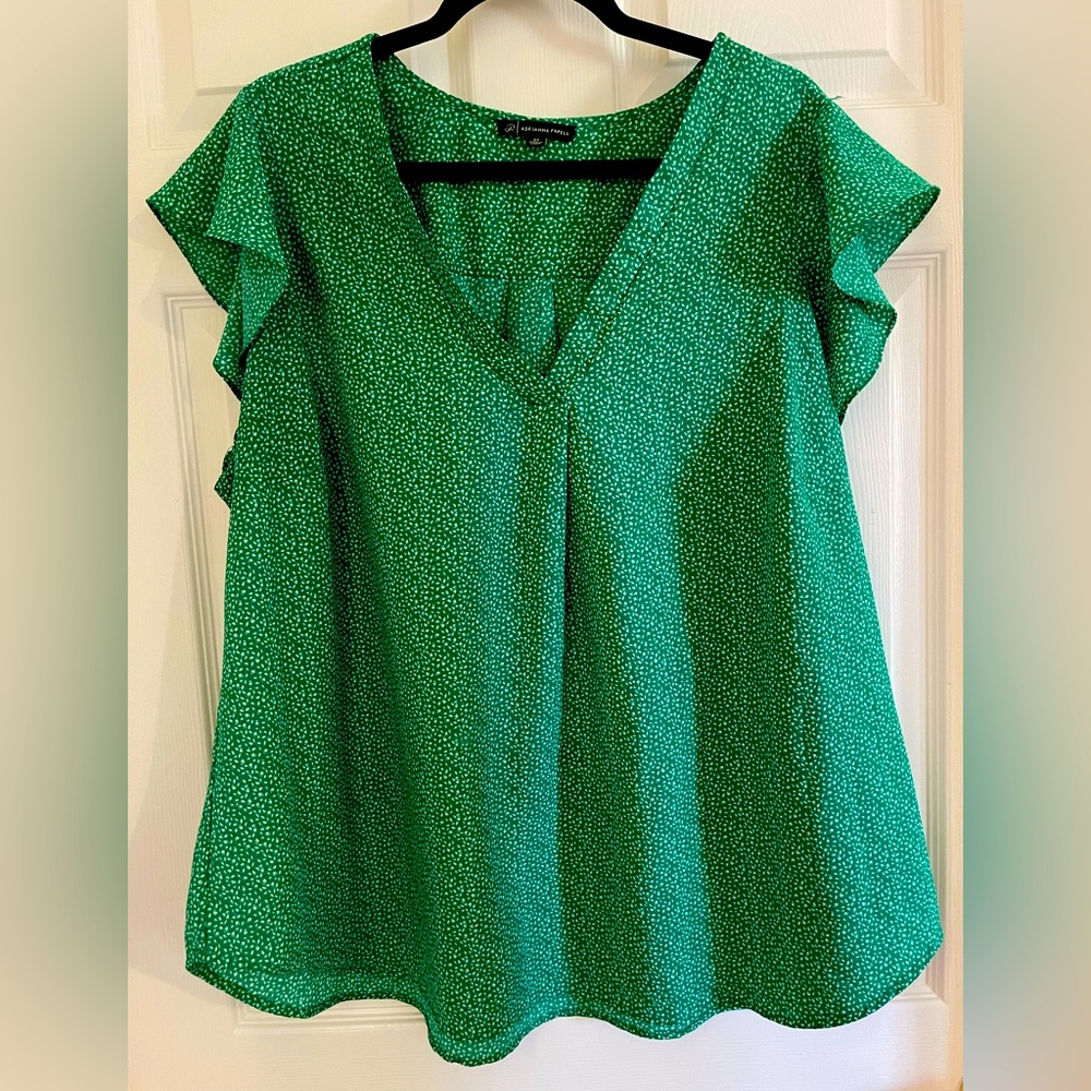 Adrianna Papella; 2x; cap sleeve green/ white floral; v neck